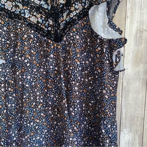 NWT Halston Lace Appliqué Washed Satin Poppy Blouse - Picture 3 of 9